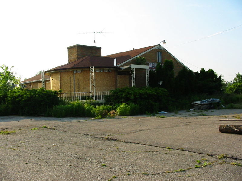 Mayflower Motel and Restaurant (Pilgrims Inn) - June 2002 (newer photo)